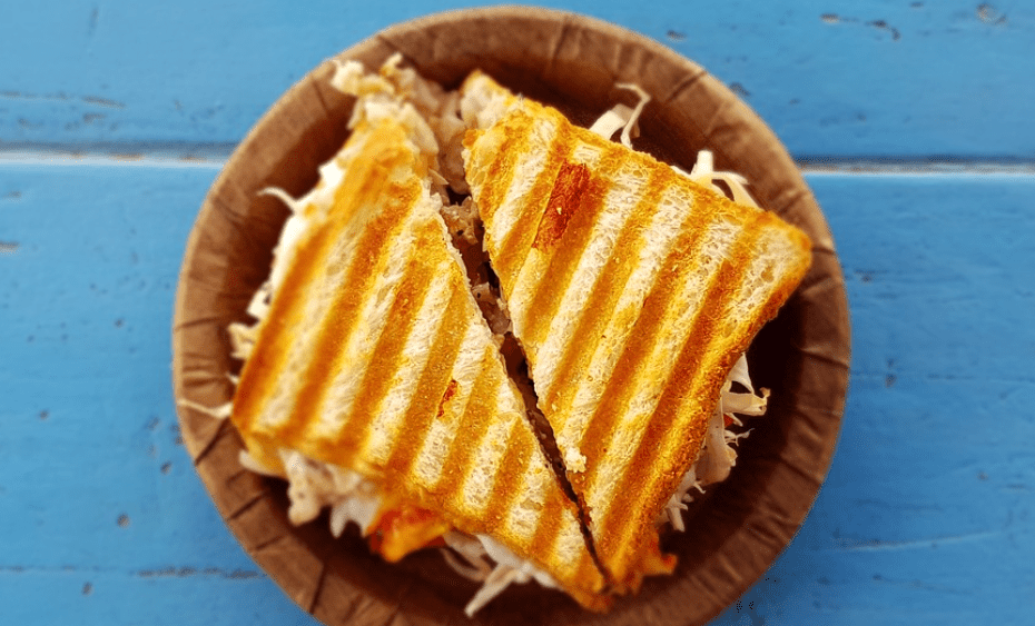 Sandwichmaker-Toast leckerer Belag